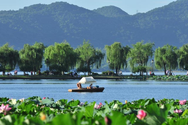 It is kind of summer romance to sail on the pretty West Lake